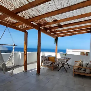 https://nueve-pies-surf-house.in-canary-islands.com